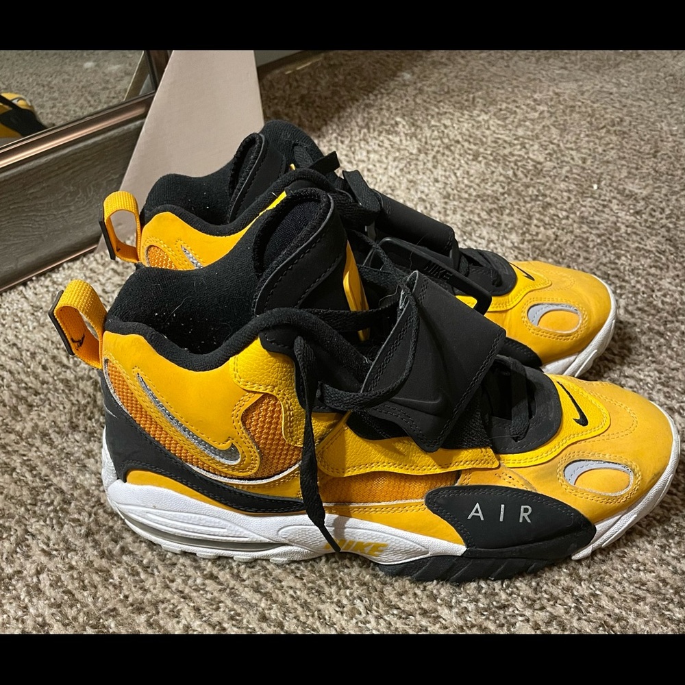 Worn twice, they were too bulky for me didn’t like